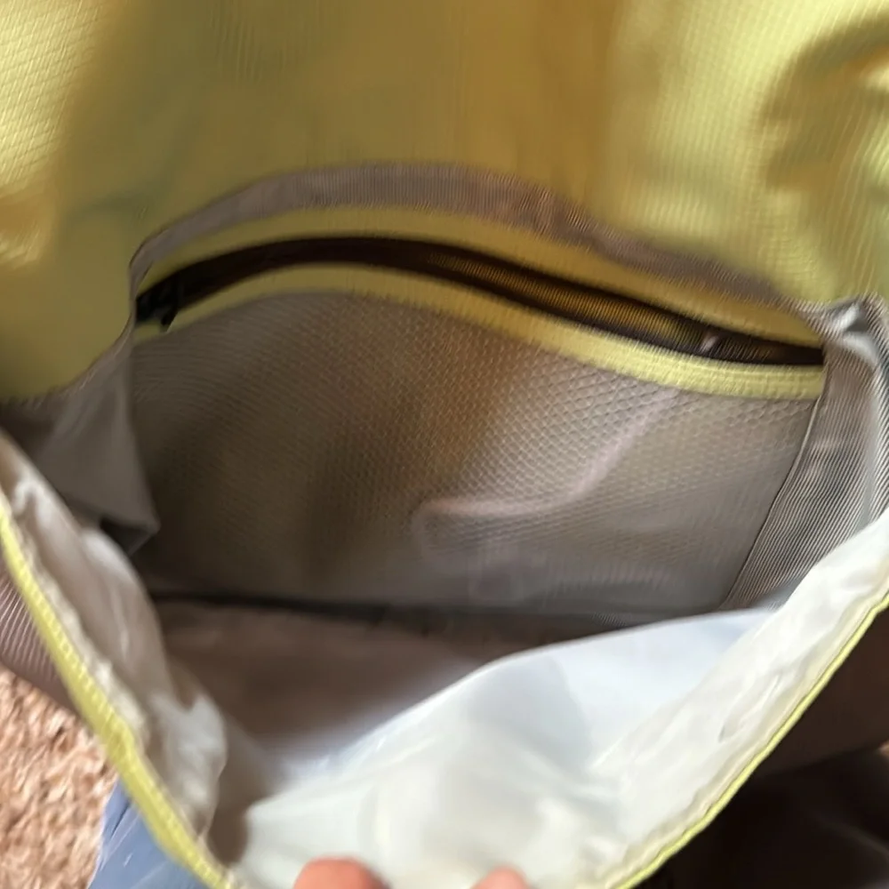 Keen cross body transit bag